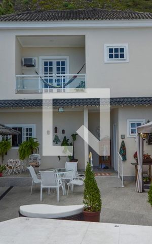 Casa de condomínio à venda com 450m², 5 quartos e 1 vaga Casa de condomínio à venda com 450m², 5 quartos e 1 vagaFachada