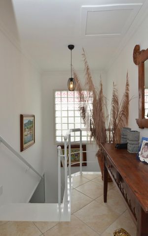 Casa de condomínio à venda com 450m², 5 quartos e 1 vaga Casa de condomínio à venda com 450m², 5 quartos e 1 vagaHall
