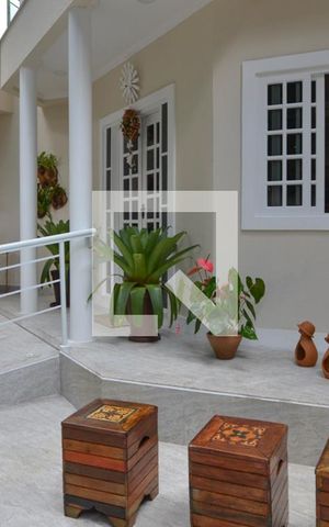 Casa de condomínio à venda com 450m², 5 quartos e 1 vaga Casa de condomínio à venda com 450m², 5 quartos e 1 vagaEntrada