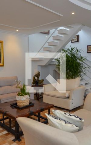 Casa de condomínio à venda com 450m², 5 quartos e 1 vaga Casa de condomínio à venda com 450m², 5 quartos e 1 vagaSala