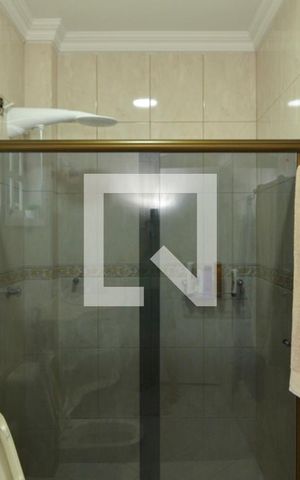 Casa de condomínio à venda com 450m², 5 quartos e 1 vaga Casa de condomínio à venda com 450m², 5 quartos e 1 vagaBanheiro da suíte 2
