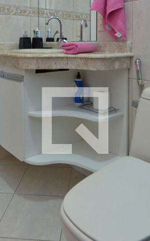 Casa de condomínio à venda com 450m², 5 quartos e 1 vaga Casa de condomínio à venda com 450m², 5 quartos e 1 vagaBanheiro social