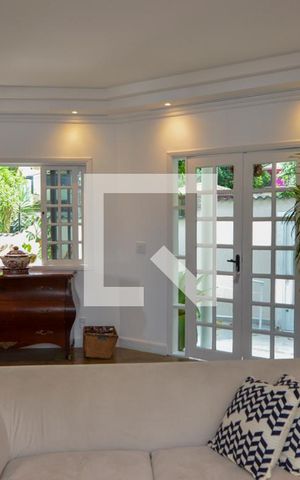 Casa de condomínio à venda com 450m², 5 quartos e 1 vaga Casa de condomínio à venda com 450m², 5 quartos e 1 vagaSala