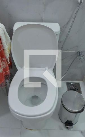 Casa de condomínio à venda com 450m², 5 quartos e 1 vaga Casa de condomínio à venda com 450m², 5 quartos e 1 vagaBanheiro da Suíte 1