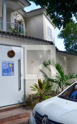 Casa de condomínio à venda com 450m², 5 quartos e 1 vaga Casa de condomínio à venda com 450m², 5 quartos e 1 vagaFachada da casa
