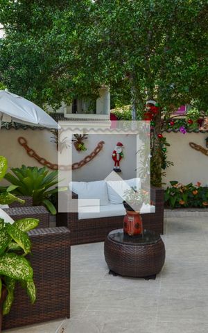 Casa de condomínio à venda com 450m², 5 quartos e 1 vaga Casa de condomínio à venda com 450m², 5 quartos e 1 vagaÁrea externa