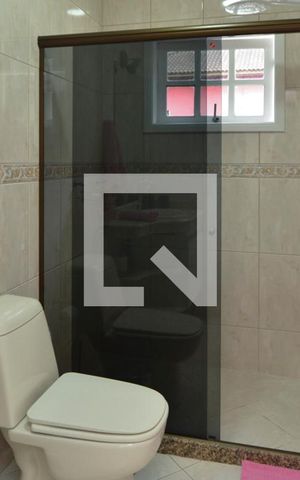 Casa de condomínio à venda com 450m², 5 quartos e 1 vaga Casa de condomínio à venda com 450m², 5 quartos e 1 vagaBanheiro social