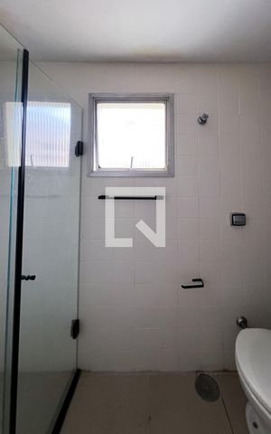 Apartamento à venda com 61m², 2 quartos e 1 vaga Apartamento à venda com 61m², 2 quartos e 1 vagaBanheiro