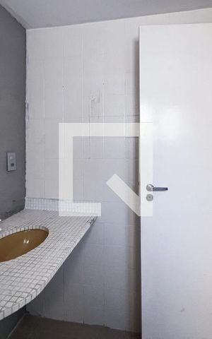 Apartamento à venda com 61m², 2 quartos e 1 vaga Apartamento à venda com 61m², 2 quartos e 1 vagaBanheiro