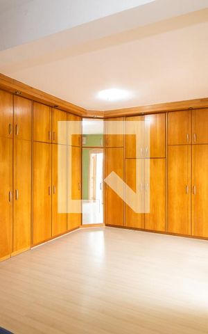 Casa à venda com 450m², 6 quartos e 5 vagas Casa à venda com 450m², 6 quartos e 5 vagasSuite