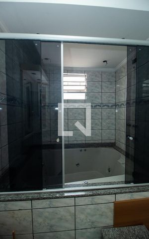 Casa à venda com 450m², 6 quartos e 5 vagas Casa à venda com 450m², 6 quartos e 5 vagasBanheiro da Suite