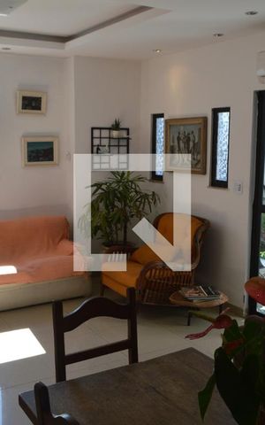 Casa de condomínio à venda com 600m², 5 quartos e 2 vagas Casa de condomínio à venda com 600m², 5 quartos e 2 vagasSala
