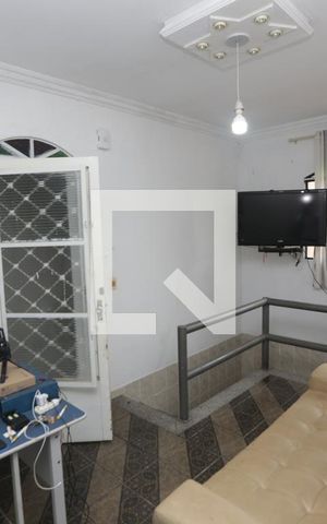 Casa à venda com 83m², 2 quartos e 1 vagaSala
