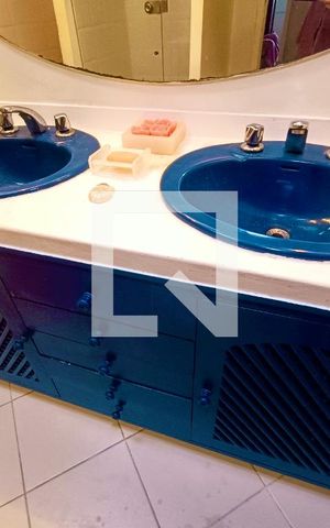 Apartamento à venda com 239m², 4 quartos e 1 vaga Apartamento à venda com 239m², 4 quartos e 1 vagaBanheiro social
