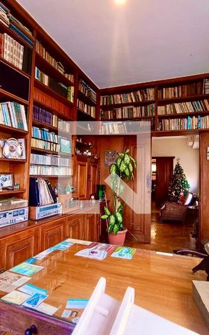 Apartamento à venda com 239m², 4 quartos e 1 vaga Apartamento à venda com 239m², 4 quartos e 1 vagaEscritório