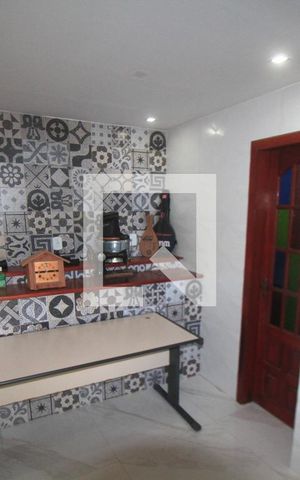 Casa de condomínio à venda com 250m², 3 quartos e 4 vagasSala