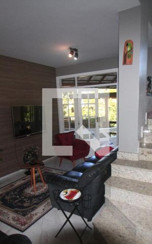 Casa de condomínio à venda com 250m², 3 quartos e 4 vagasSala