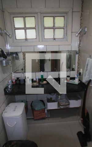 Casa de condomínio à venda com 250m², 3 quartos e 4 vagasBanheiro Social