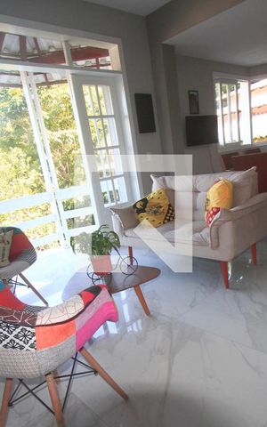 Casa de condomínio à venda com 250m², 3 quartos e 4 vagasSala 2