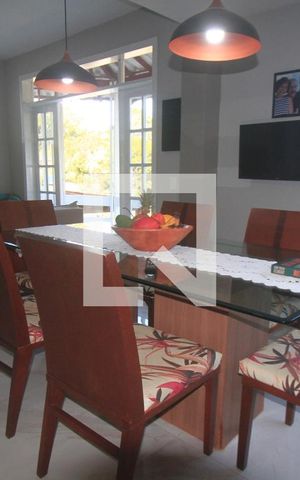 Casa de condomínio à venda com 250m², 3 quartos e 4 vagasSala de jantar
