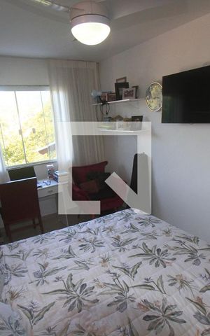 Casa de condomínio à venda com 250m², 3 quartos e 4 vagasSuite