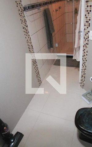 Casa de condomínio à venda com 250m², 3 quartos e 4 vagasBanheiro Social