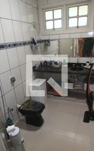 Casa de condomínio à venda com 250m², 3 quartos e 4 vagasBanheiro Social
