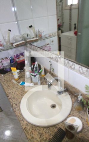 Casa de condomínio à venda com 250m², 3 quartos e 4 vagasBanheiro da Suite