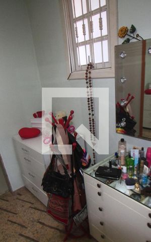 Casa de condomínio à venda com 250m², 3 quartos e 4 vagasCloset da suíte