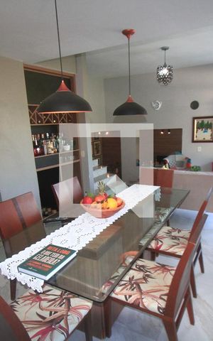 Casa de condomínio à venda com 250m², 3 quartos e 4 vagasSala de jantar