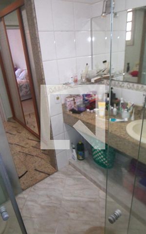 Casa de condomínio à venda com 250m², 3 quartos e 4 vagasBanheiro da Suite