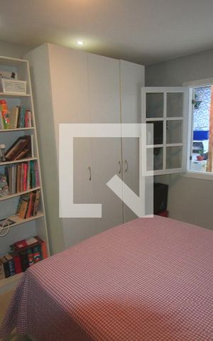 Casa de condomínio à venda com 250m², 3 quartos e 4 vagasQuarto