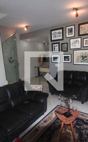 Casa de condomínio à venda com 250m², 3 quartos e 4 vagasSala