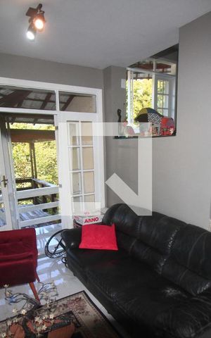 Casa de condomínio à venda com 250m², 3 quartos e 4 vagasSala