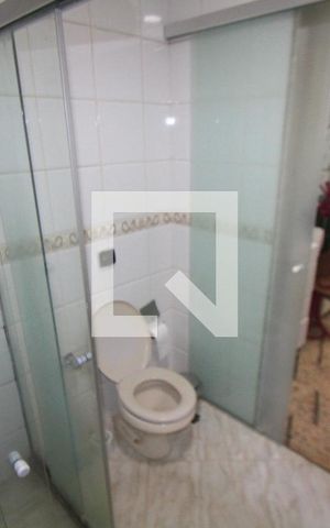 Casa de condomínio à venda com 250m², 3 quartos e 4 vagasBanheiro da Suite