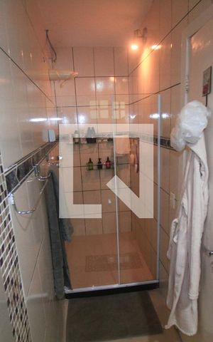 Casa de condomínio à venda com 250m², 3 quartos e 4 vagasBanheiro Social