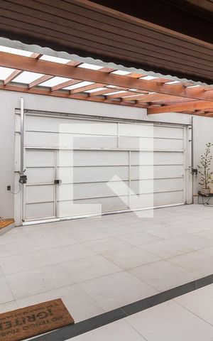 Casa para alugar com 250m², 3 quartos e 4 vagas Casa para alugar com 250m², 3 quartos e 4 vagasGaragem