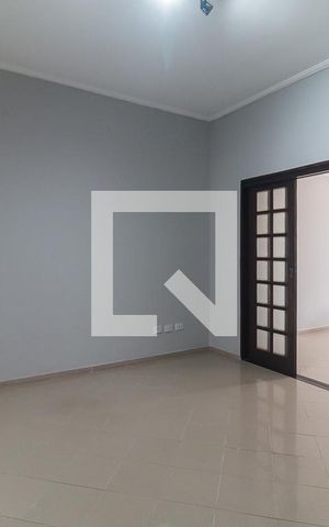 Casa para alugar com 250m², 3 quartos e 4 vagas Casa para alugar com 250m², 3 quartos e 4 vagasSala de Jantar