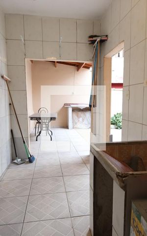 Casa para alugar com 173m², 2 quartos e 1 vagaÁrea de Serviço