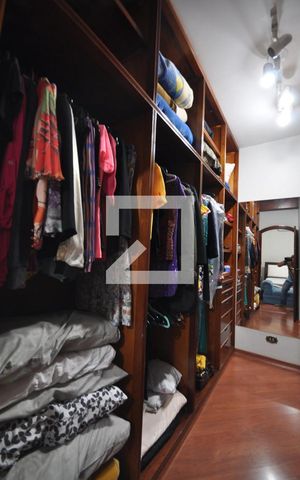 Casa à venda com 650m², 5 quartos e 8 vagasCloset