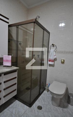Casa à venda com 650m², 5 quartos e 8 vagasBanheiro da Suíte 2