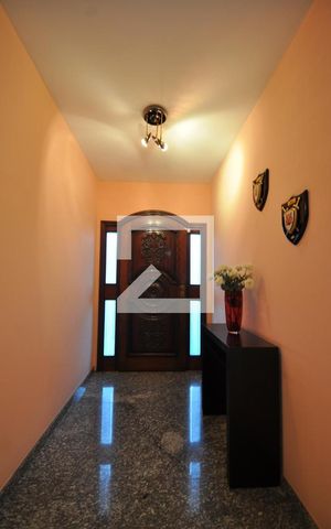 Casa à venda com 650m², 5 quartos e 8 vagasHall de entrada