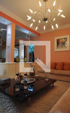 Casa à venda com 650m², 5 quartos e 8 vagasSala de Estar