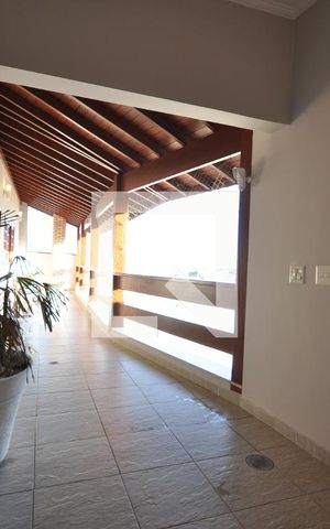 Casa à venda com 650m², 5 quartos e 8 vagasSacada da Suite Master