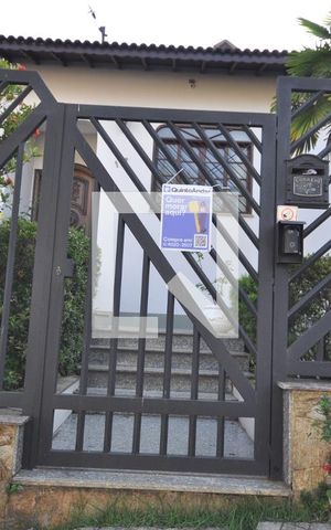 Casa à venda com 650m², 5 quartos e 8 vagasFachada