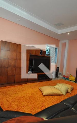 Casa à venda com 650m², 5 quartos e 8 vagasSala