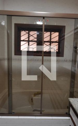 Casa à venda com 650m², 5 quartos e 8 vagasBanheiro da Suíte 2