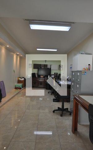 Casa à venda com 650m², 5 quartos e 8 vagasEscritório