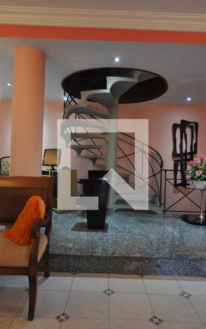 Casa à venda com 650m², 5 quartos e 8 vagasHall social