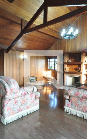 Casa à venda com 650m², 5 quartos e 8 vagasLounge